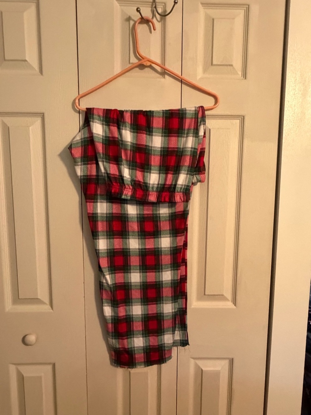 JOYSPUN Red & Green Plaid lightweight knit pants also have side pockets.